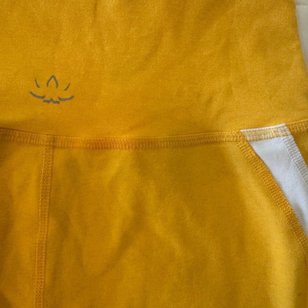 Beyond Yoga Yellow Gold Tank & Biker Shorts - Picture 4 of 4